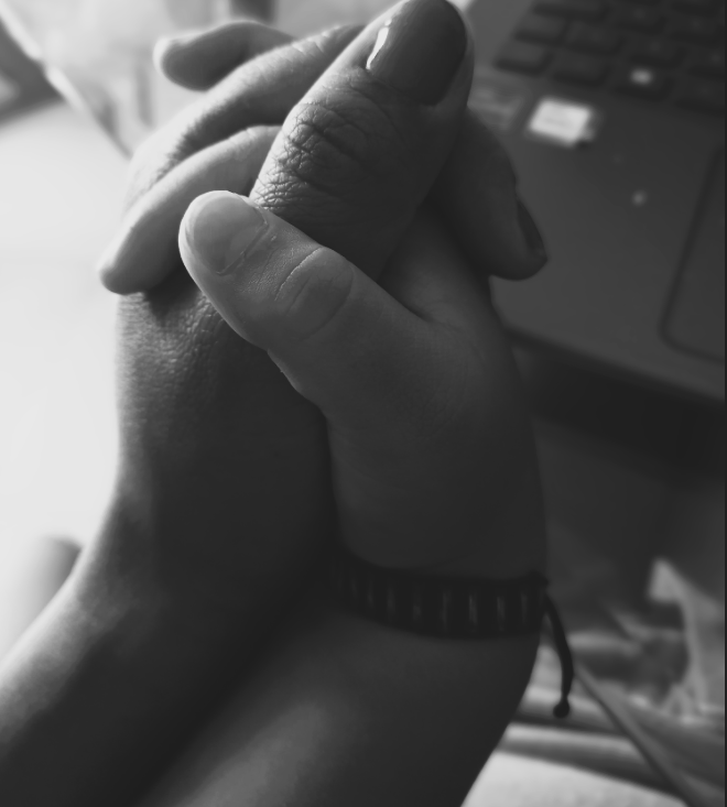 Mamá sujeta tu mano