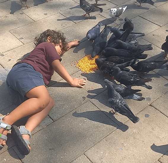 porque los niños se tiran al suelo